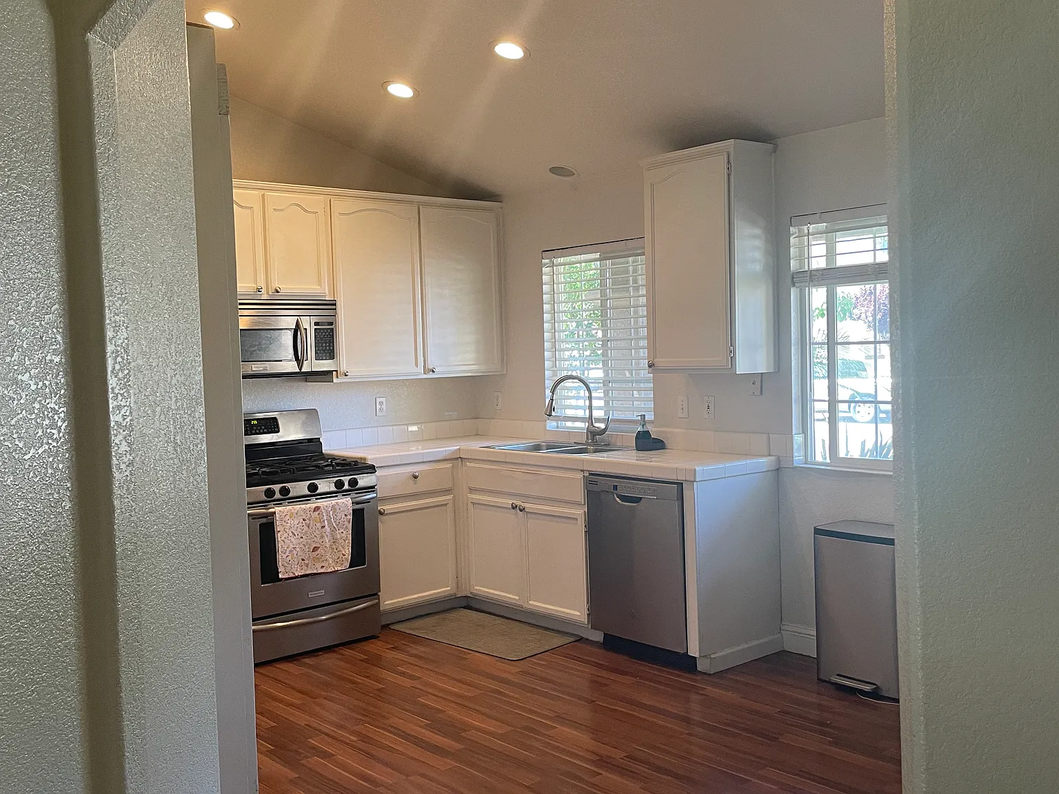 1092 Kirksey Dr — Photo 2