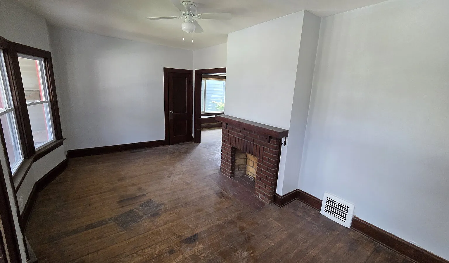 2 bed, 1.0 bath, $1,025 — Photo 2