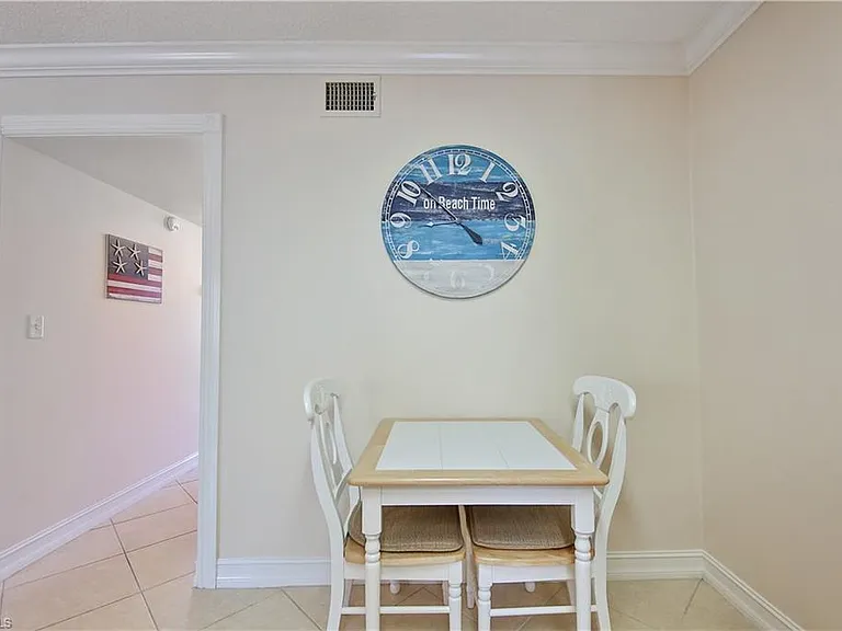 1100 Gulf Shore Blvd N #207 — Photo 5
