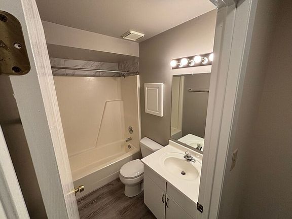 3rd image of 8915 Willow Terrace Dr APT 2001