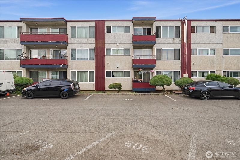 4th image of 4803 S Henderson Street