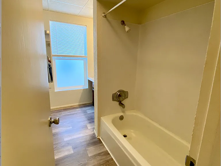 1010 N 45th St #4 — Photo 7