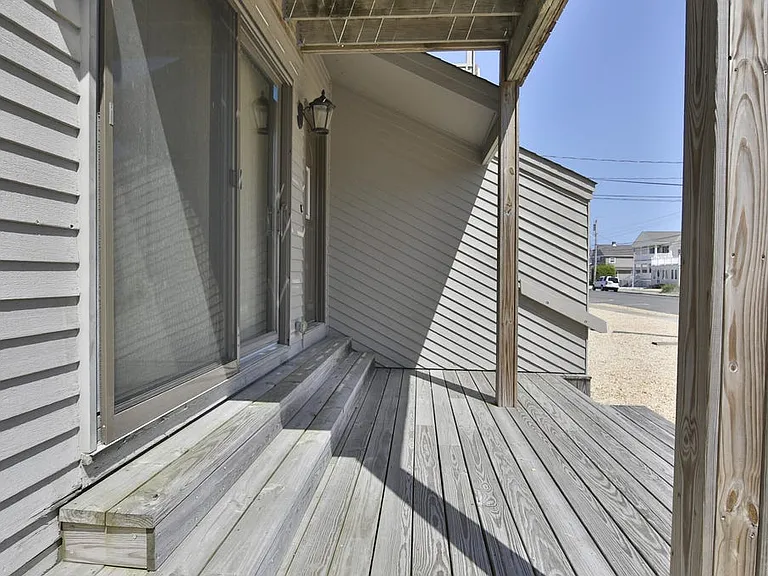 21 Brown Ave — Photo 61
