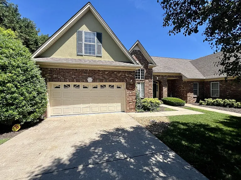 2201 Keegan Dr — Photo 2