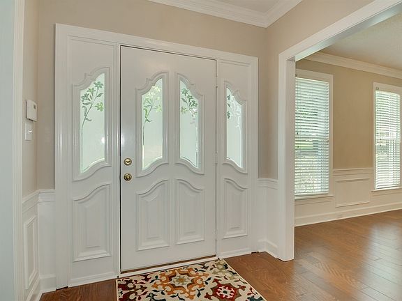 3rd image of 4122 Knollcrest Cir N