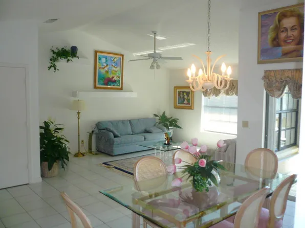 3219 Jog Park Dr, Greenacres, FL 33467