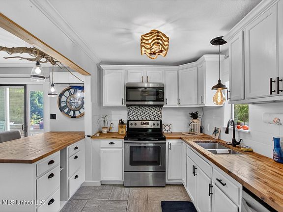 5th image of 309 Beverly St