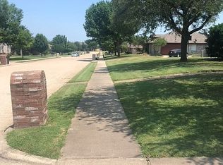910 High Knoll Dr, Midlothian, TX 76065