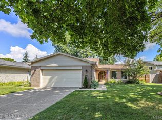 3307 Du Pon Dr, Sterling Heights, MI 48310