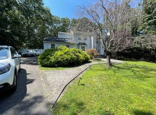 8 Phyllis Ln, Coram, NY 11727