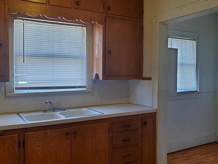 1009 N Grand Ave — Photo 8
