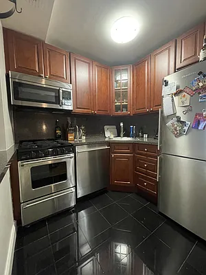 Rented by City Connections Realty | media 3