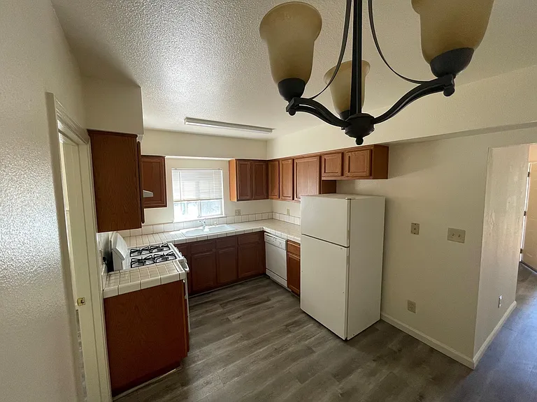 571 El Camino Ave — Photo 4