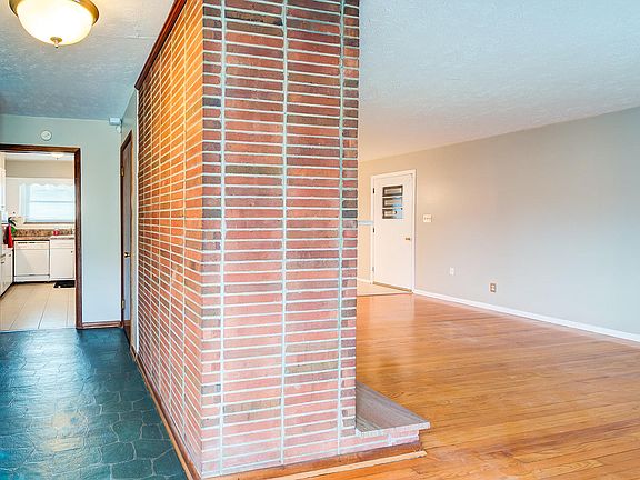3rd image of 4716 Mildred Dr
