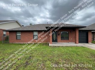 820 NW 19th St, Moore, OK 73160