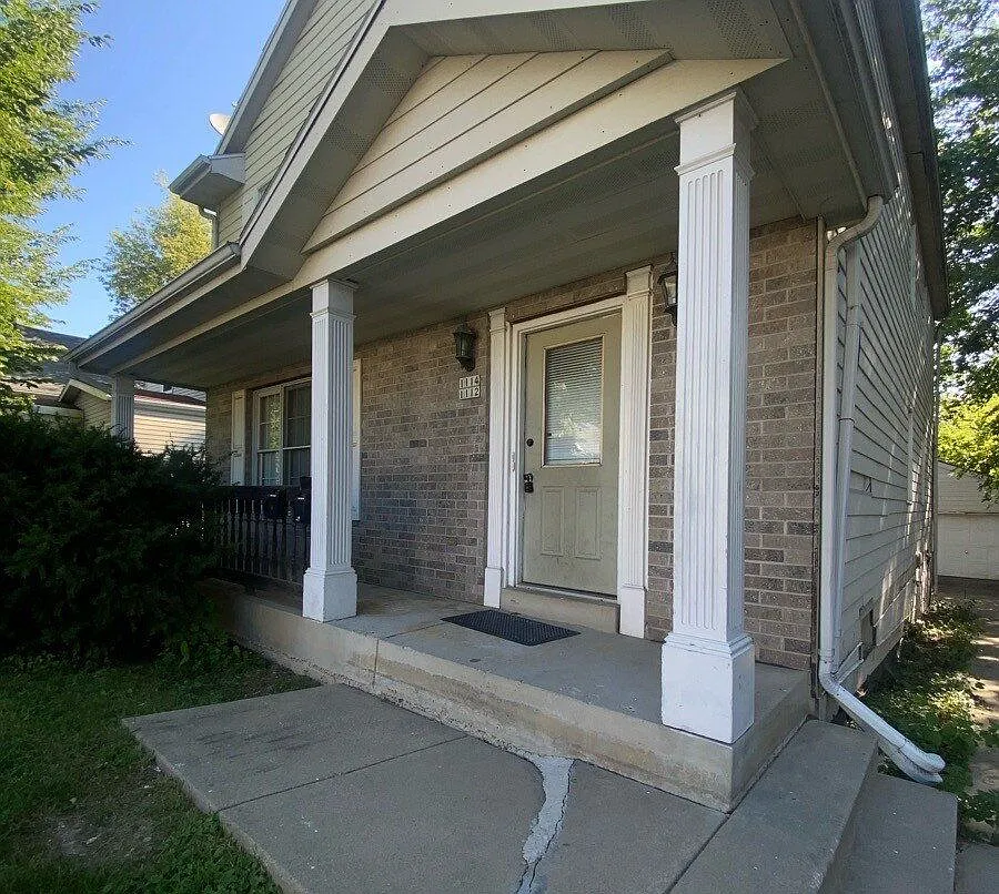 3 bed, 1.0 bath, 1075 sqft, $1,695 — Photo 2