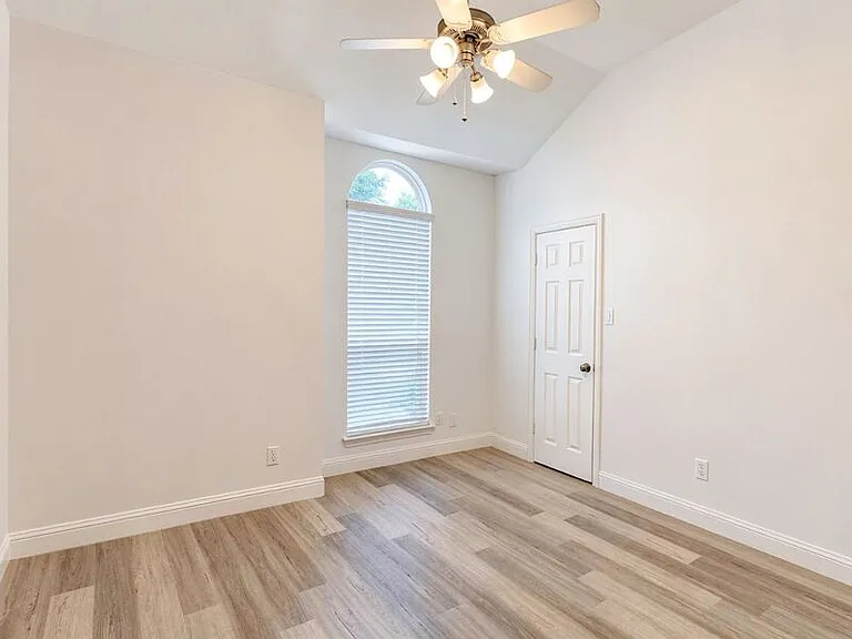 3867 Ridgelake Ct — Photo 8