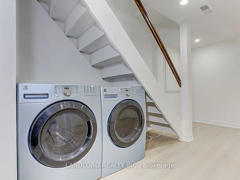 3271 Chokecherry Cres #LOWER — Photo 18