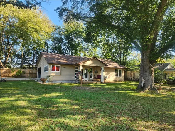 110 E Walker St, Ozark, AR 72949