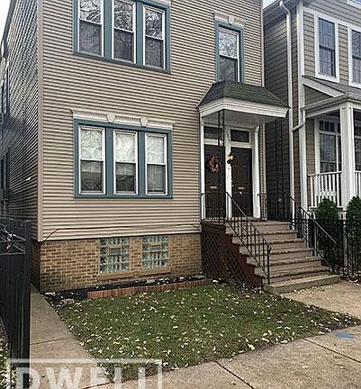 3rd image of 1835 W Melrose St #2BR