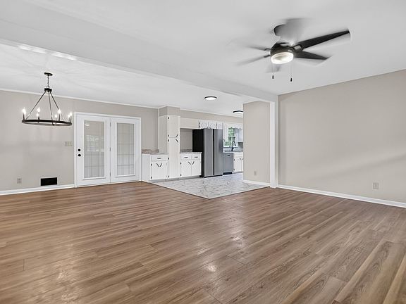 4th image of 701 W 9th St