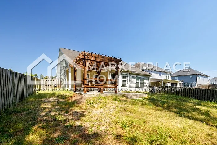 2467 Newbury Ave — Photo 41