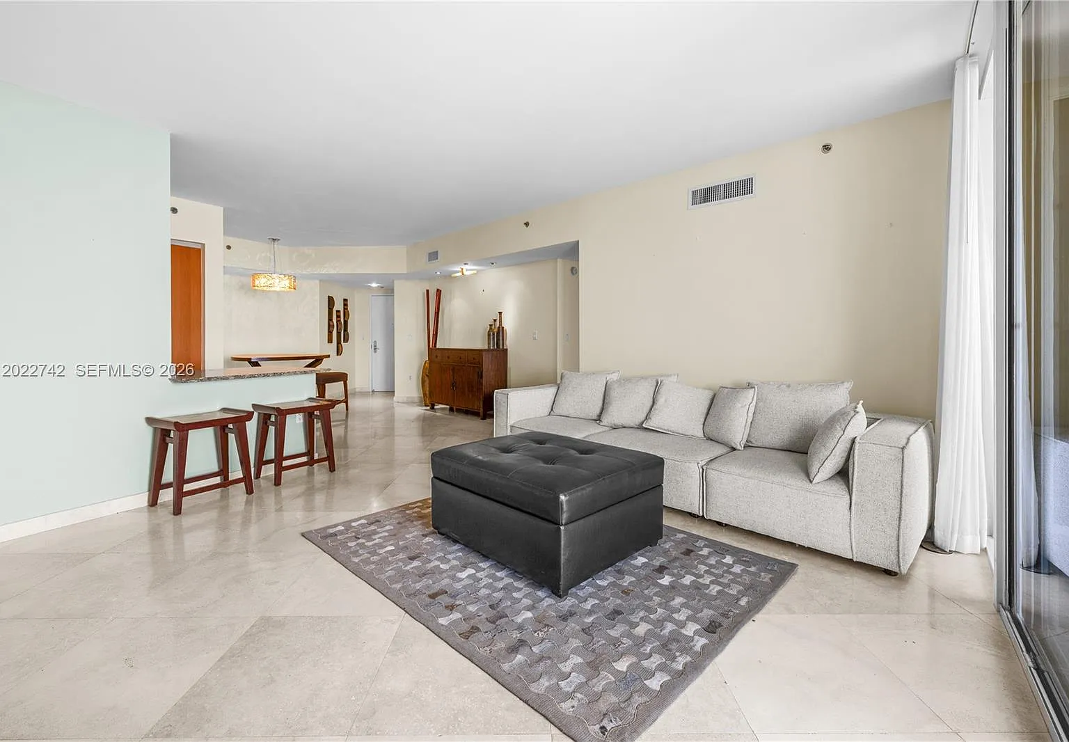 2 bed, 1658 sqft, $9,200 — Photo 3
