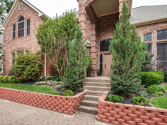 3rd image of 1106 Shady Oaks Cir