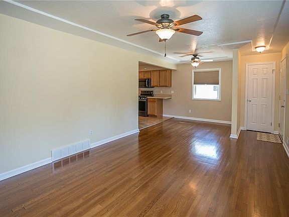 4th image of 7563 Farnum Ave
