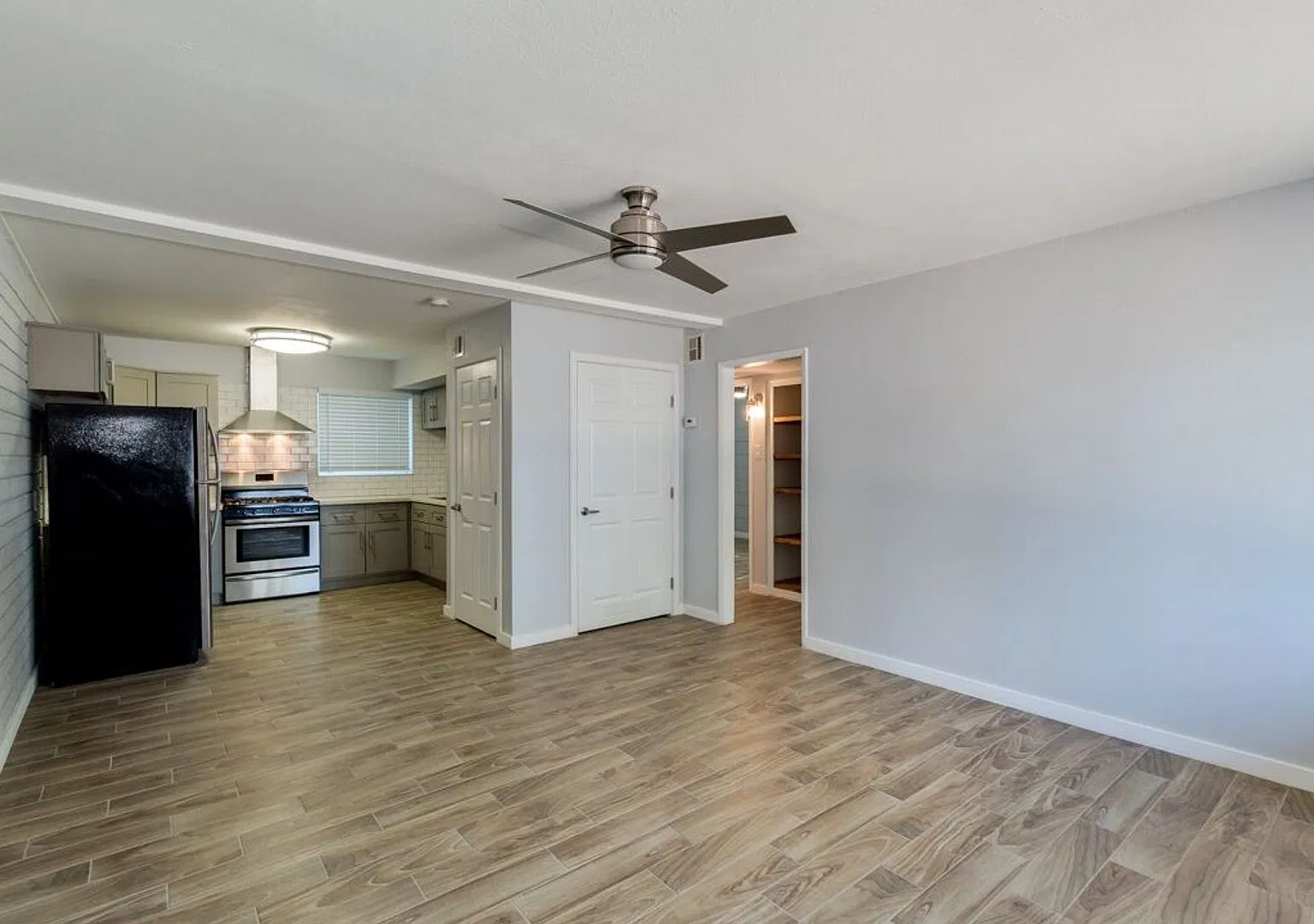 Earll Palms — Photo 2