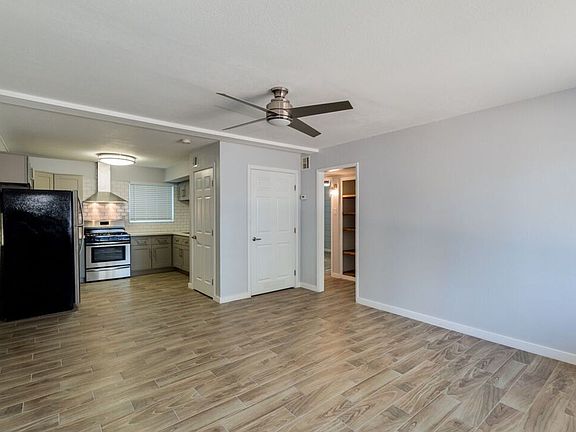 2nd image of 402 W Earll Dr APT 3