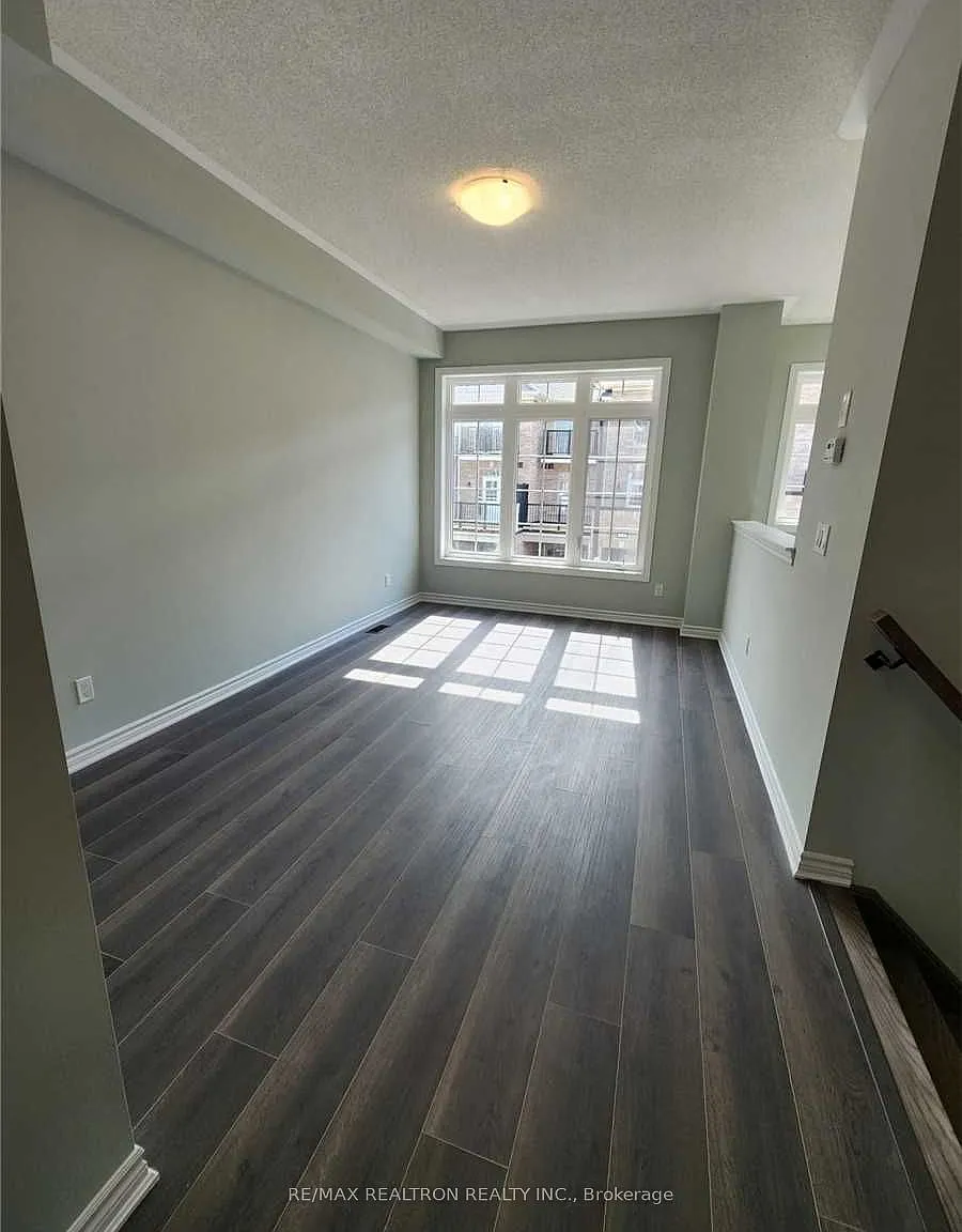 3 bed, $3,000 — Photo 2