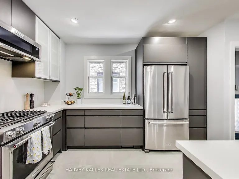 338 Markham St — Photo 9