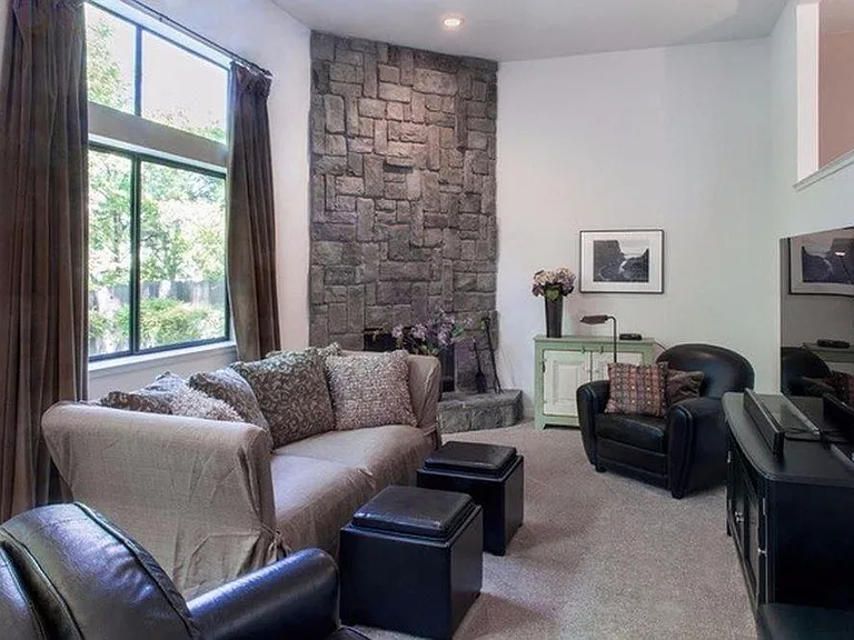 2437 Diane Marie Way — Photo 1