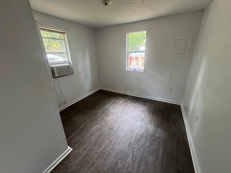 1203 Larry St — Photo 14