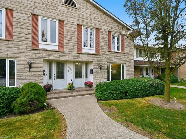 2066 Brant St #2, Burlington, ON L7P 3A6