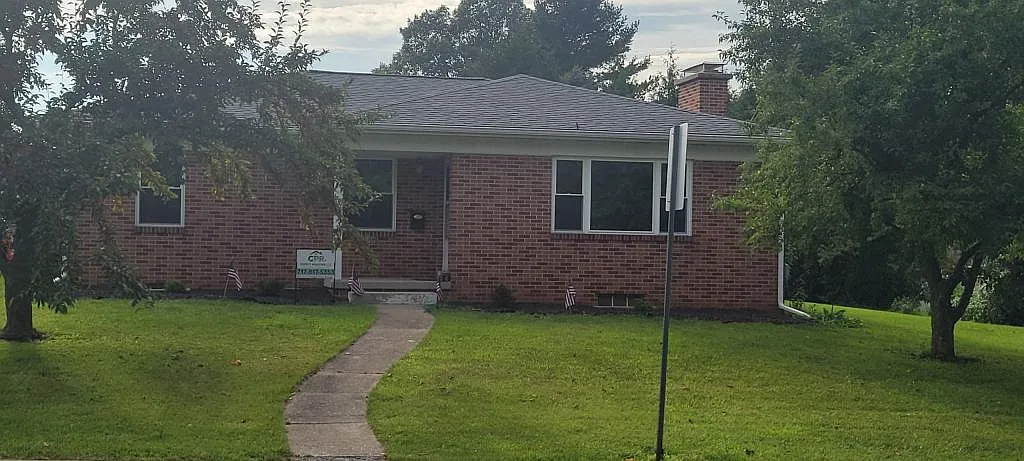 462 N Pleasant Ave Front — Photo 1