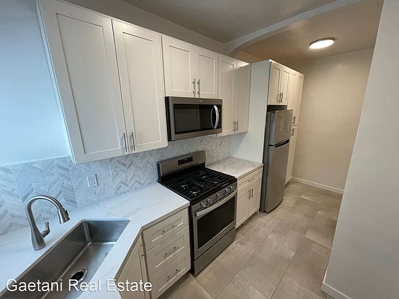 4th image of 2040 Jefferson St #208