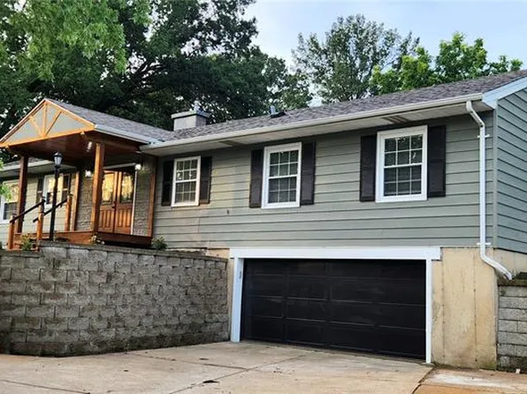 216 Hillsdale Dr, Ballwin, MO 63011