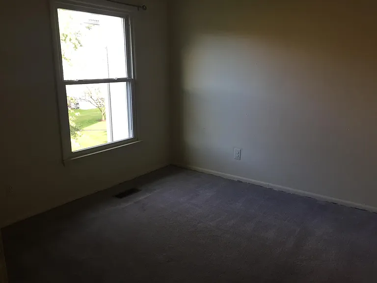 2nd Bedroom - Also looking at the back yard