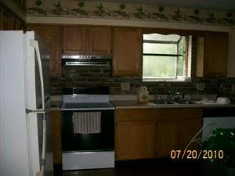 2nd image of 2123 Broadhurst Ave