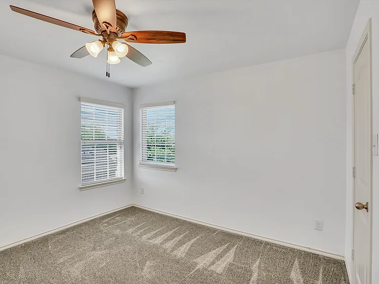 1535 Meadowlake Dr — Photo 36