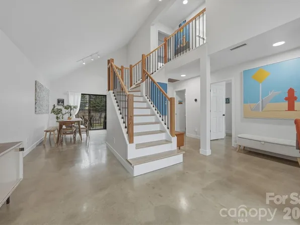 1658 20th Avenue Ct NE, Hickory, NC 28601