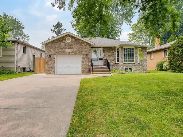 2759 McKay Ave, Windsor, ON N9E 2P7