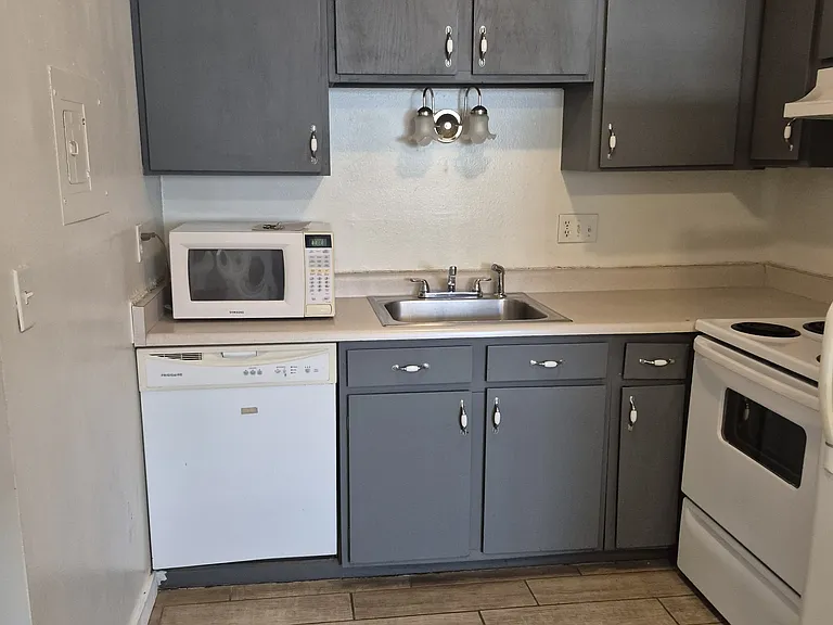 5030 El Camino Dr #13 — Photo 5