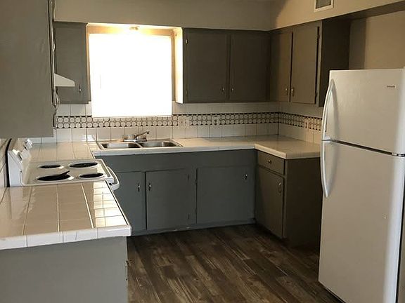 2nd image of 5113 Green Park Dr #3