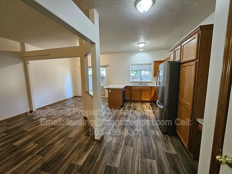 7445 SE Crystal Springs Blvd — Photo 5