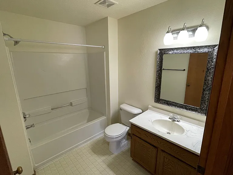 910-912 Fox Creek Dr — Photo 20