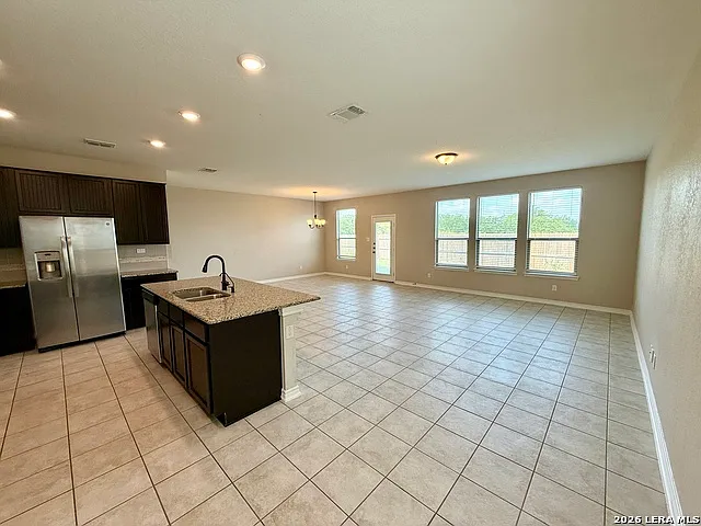 4 bed, 2.5 bath, 2314 sqft, $2,050 — Photo 3