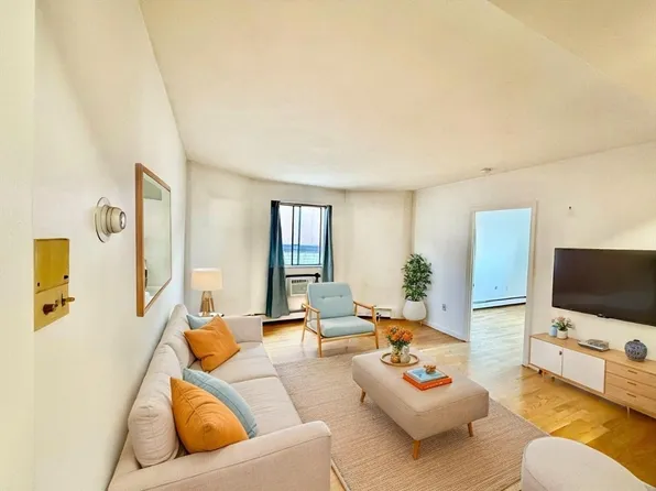 21 Billings Rd APT 1, Quincy, MA 02171